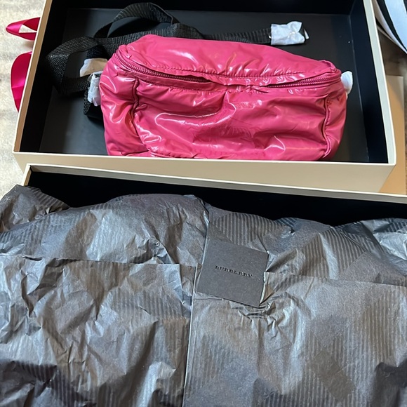 BNWT Girl’s Burberry Puffer Jacket - Picture 3 of 12